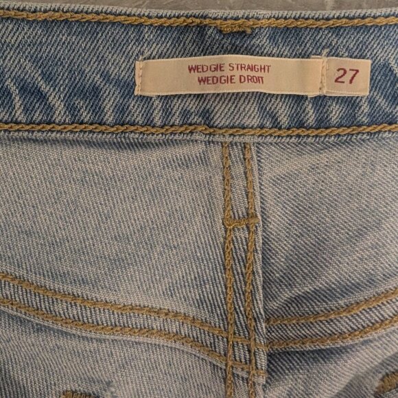 Levi's Light Wash Distressed Jeans - Picture 10 of 16